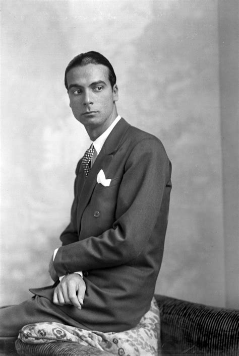 Quién fue en realidad Cristóbal Balenciaga más allá 